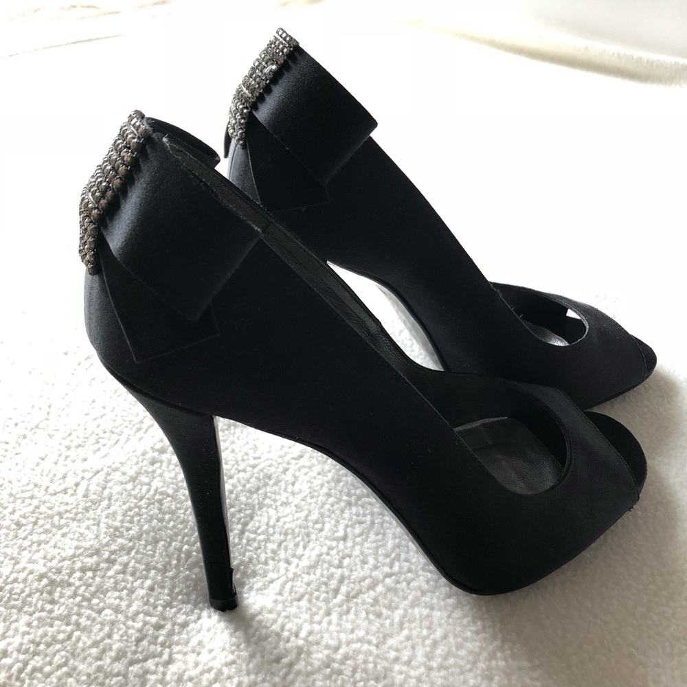 Stuart Weitzman Satin “Romance” pumps - Picture 3 of 7